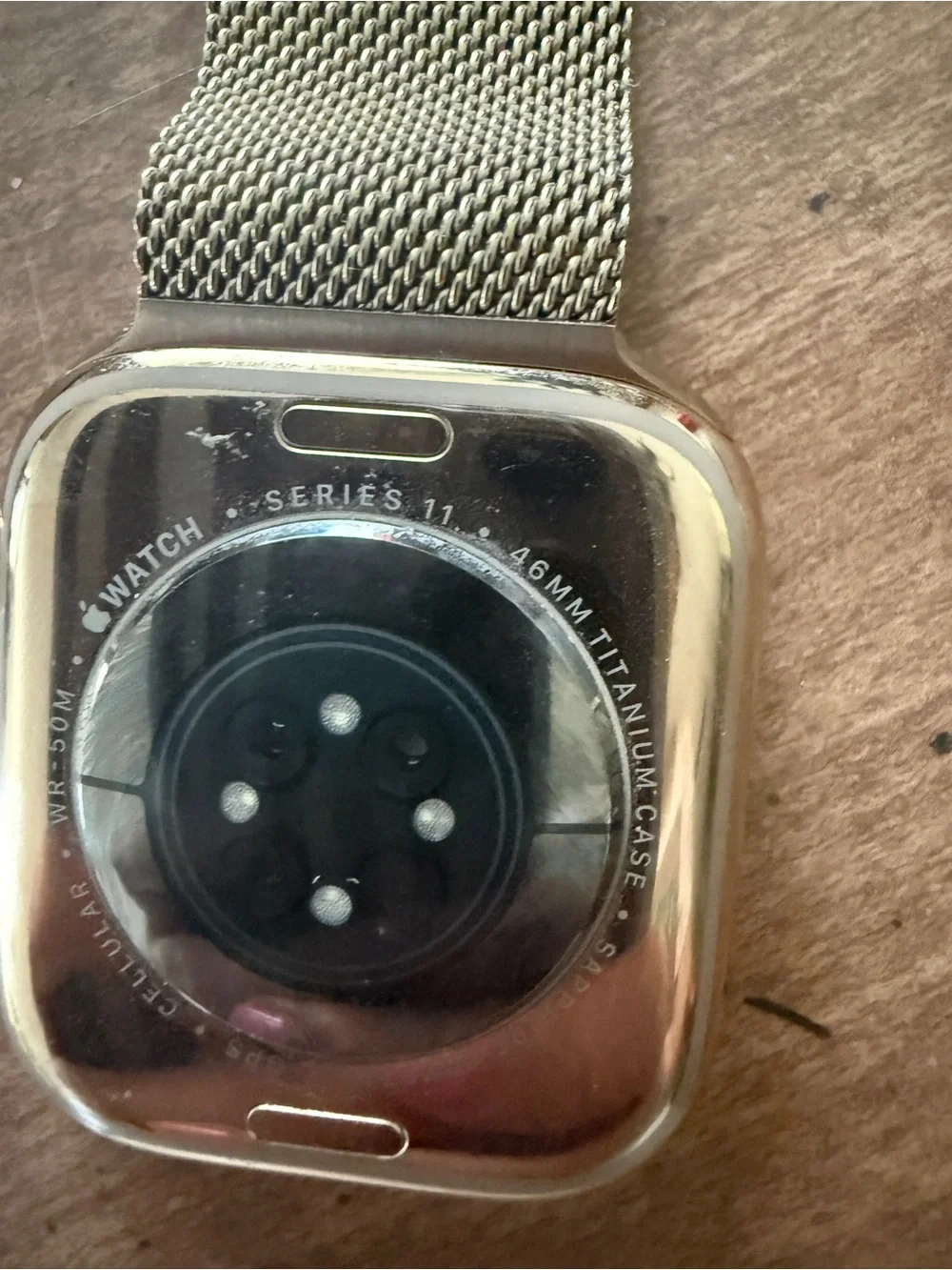 Apple Watch Series 11 – 46mm Gold Titanium + Apple Titanium Milanese Loop